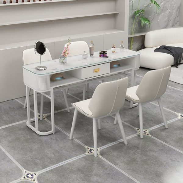 Nail table