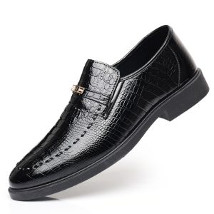 Men's low-top dress shoes