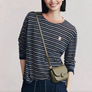 Knitted women's blouse