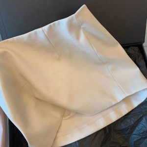 Woven women's short skirt