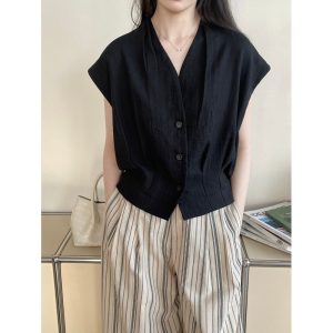 Woven women's blouse