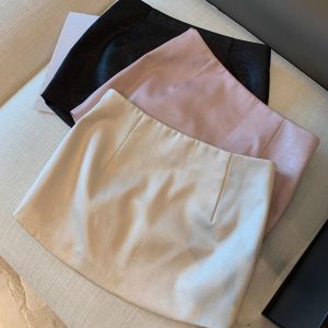 Woven women's short skirt