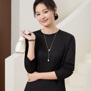 Knitted women's pullover shirt