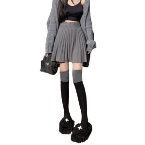 Knitted women's short skirt