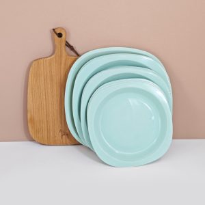 Plastic tableware
