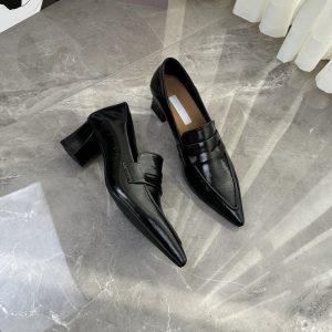 Women's shoes